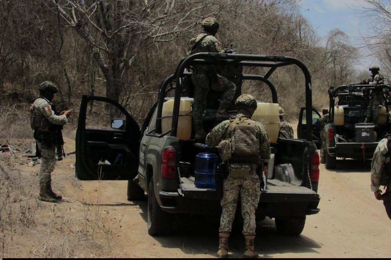 El Grupo Interinstitucional despliega hoy miércoles un fuerte operativo por  aire y tierra cerca de El Quelite, en Mazatlán, tras el reporte de  enfrentamientos y presencia de civiles armados en la zona. –